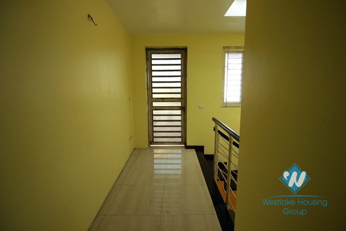 Unfurnished and bright house for rent in Au Co street, Tay Ho district, Ha Noi